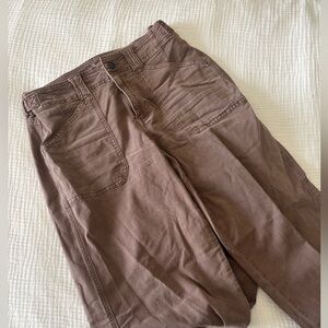 AE stretch brown stovepipe straight leg cargo pants size 4
